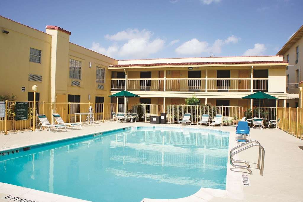 La Quinta Inn Houston Greenway Plaza Medical Area | 4015 Southwest Fwy, Houston, TX 77027, USA | Phone: (713) 623-4750