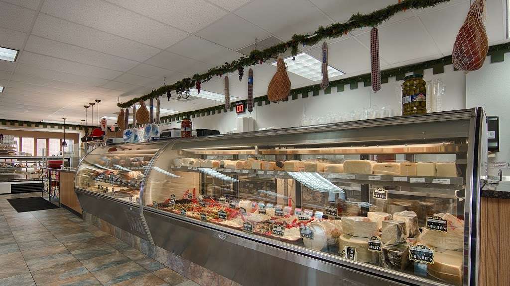 R&V Italian Market and Deli | 13801 W Laurel Dr, Lake Forest, IL 60045, USA | Phone: (847) 816-6468