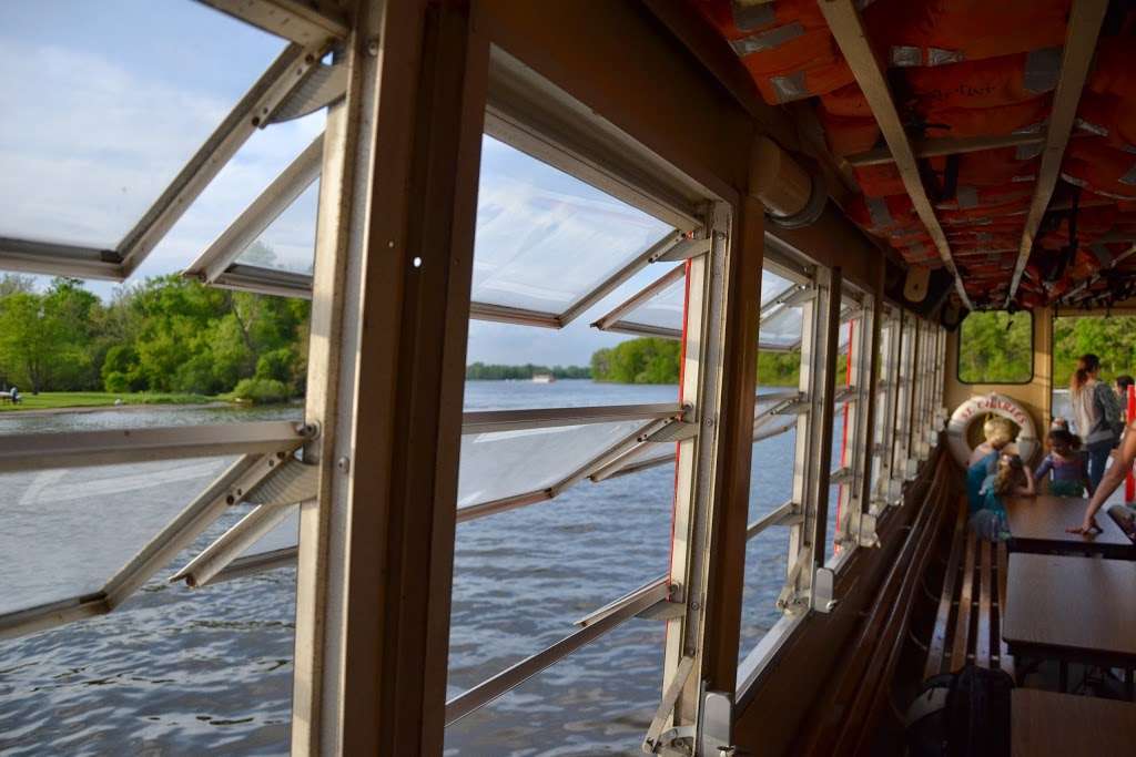 St. Charles Paddlewheel Riverboat | 2 North Ave, St. Charles, IL 60174, USA | Phone: (630) 584-2334