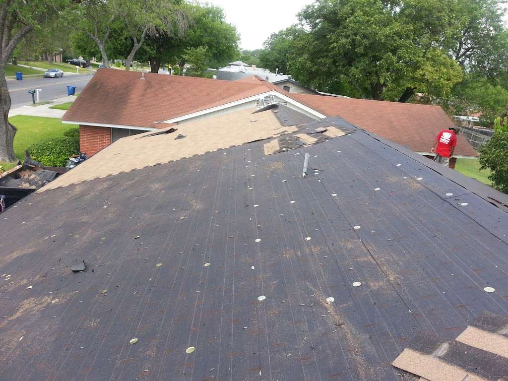 DISCOUNT ROOFING AND REPAIRS | 923 Stonewall St, San Antonio, TX 78211, USA | Phone: (210) 427-2452