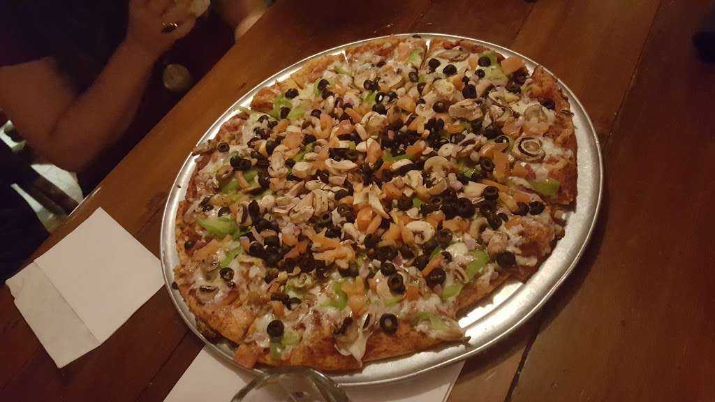 Me-n-Eds Pizza Parlor | 4115 Paramount Blvd, Lakewood, CA 90712, USA | Phone: (562) 421-8908