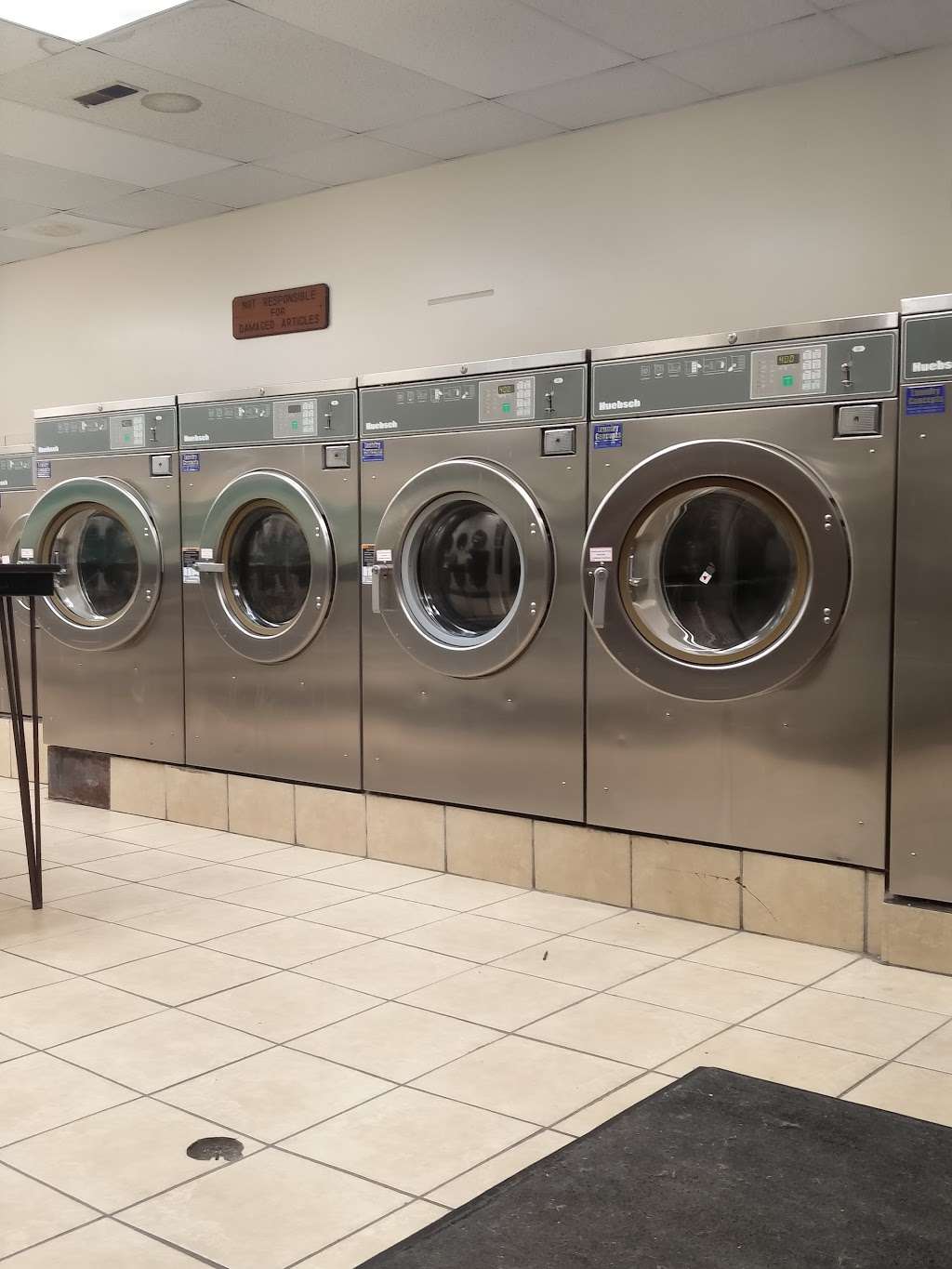 Villiage Laundromat | 91 Sugar Ln, Sugar Grove, IL 60554, USA | Phone: (630) 222-4491