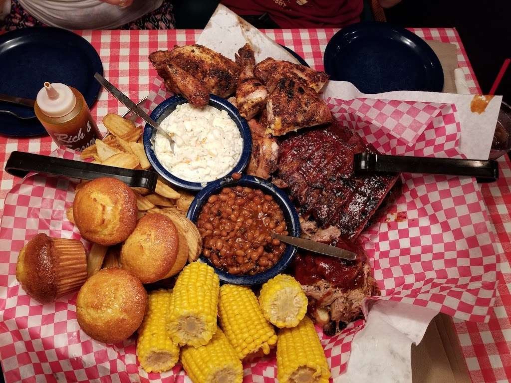 Famous Daves Bar-B-Que | 4215 E Black Horse Pike, Mays Landing, NJ 08330, USA | Phone: (609) 569-9910