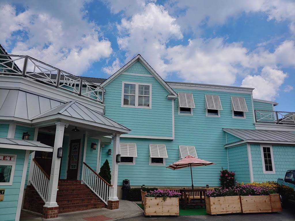 Watermans Surfside Grille | 415 Atlantic Ave, Virginia Beach, VA 23451, USA | Phone: (757) 428-3644