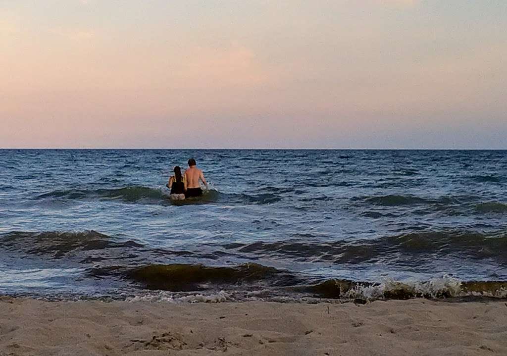 Bradford Beach | 2400 N Lincoln Memorial Dr, Milwaukee, WI 53211, USA | Phone: (414) 257-7275