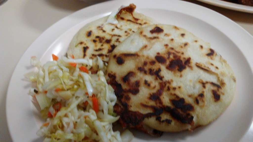 Pupuseria El Salvadoreño | 1741 Algonquin Rd, Mt Prospect, IL 60056 | Phone: (224) 875-7180