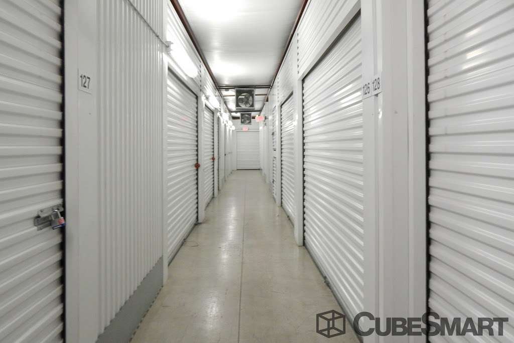 CubeSmart Self Storage | 7707 N Sam Houston Pkwy E, Humble, TX 77396, USA | Phone: (281) 913-4736