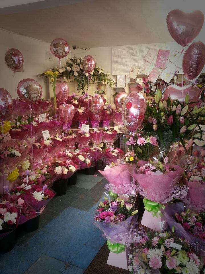 Junies Florist | 88 Parrock Rd, Gravesend DA12 1QF, UK | Phone: 01474 359080