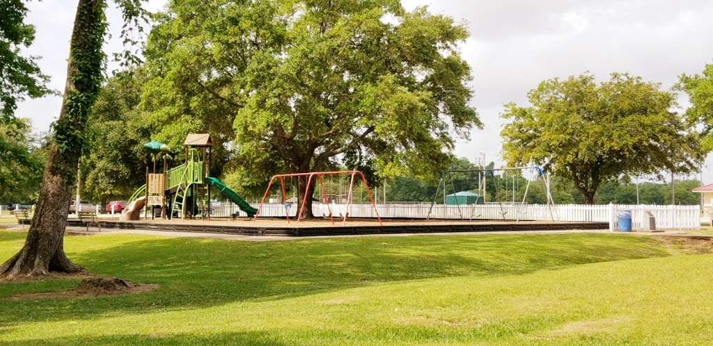 Liberty Municipal Park | 501 Revinson Dr, Liberty, TX 77575, USA | Phone: (936) 336-3684