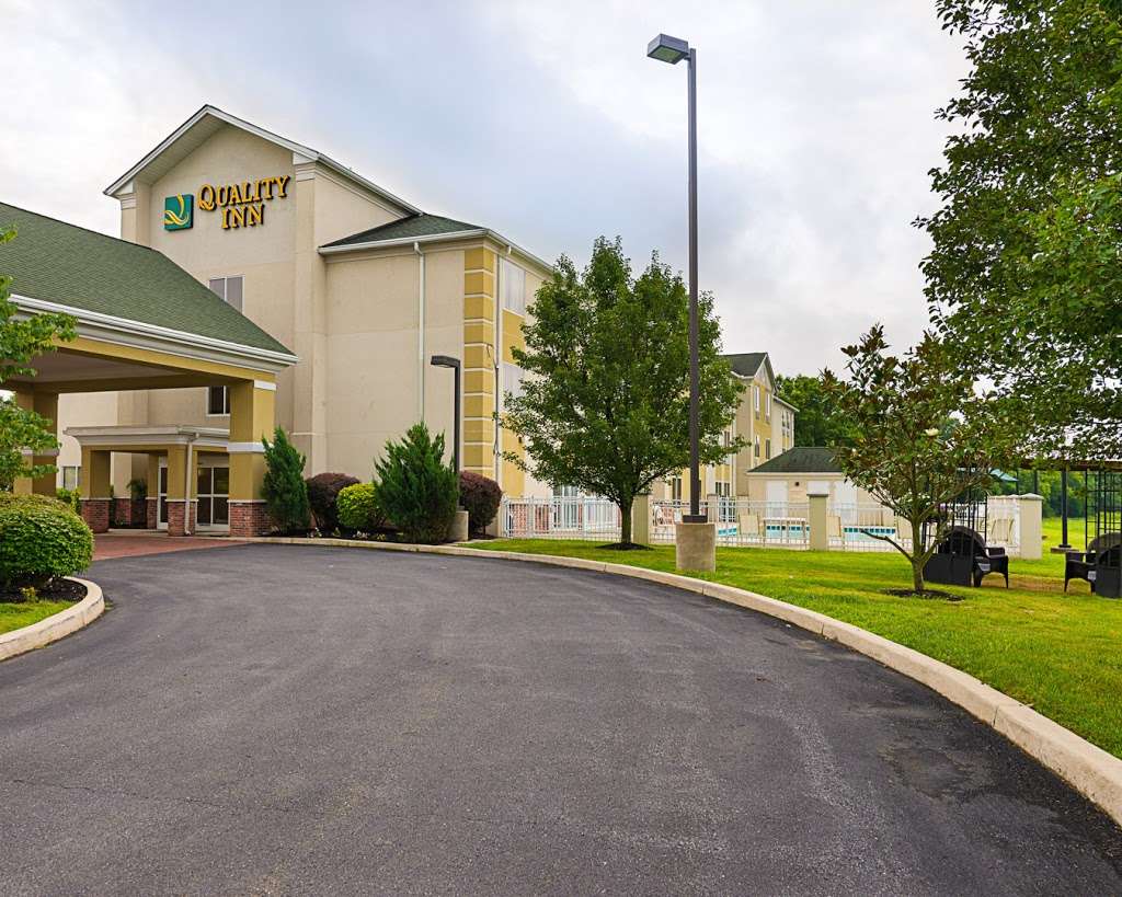 Quality Inn Spring Mills - Martinsburg North | 1220 T J Jackson Dr, Falling Waters, WV 25419, USA | Phone: (681) 353-2115