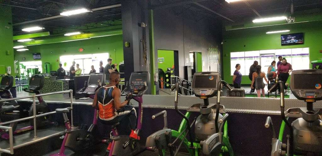 Unigold Shopping Center | 7530-7762 University Blvd, Winter Park, FL 32792, USA | Phone: (813) 664-4800