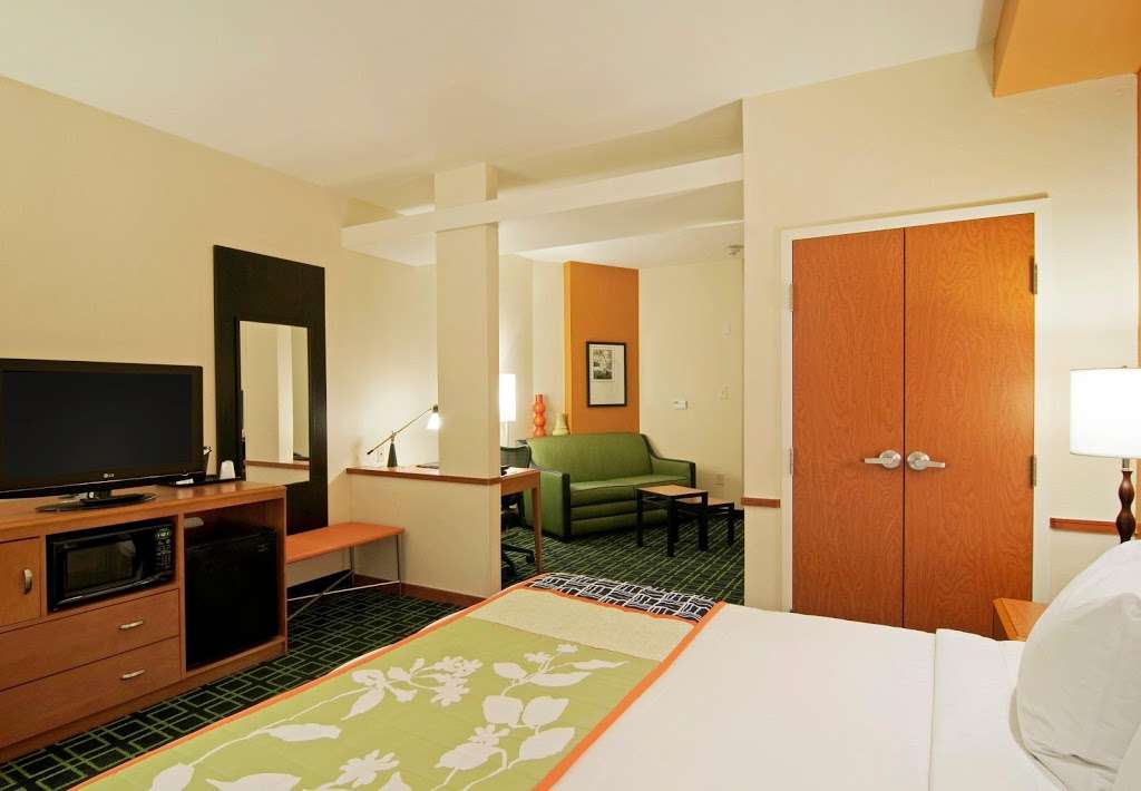 Fairfield Inn & Suites by Marriott Houston Channelview | 15822 E Freeway Service Rd, Channelview, TX 77530, USA | Phone: (281) 457-0000