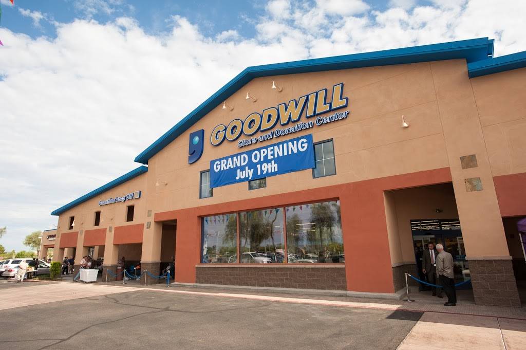 Lindsay & Warner Goodwill Retail Store and Donation Center | 874 E Warner Rd, Gilbert, AZ 85296, USA | Phone: (480) 361-3127