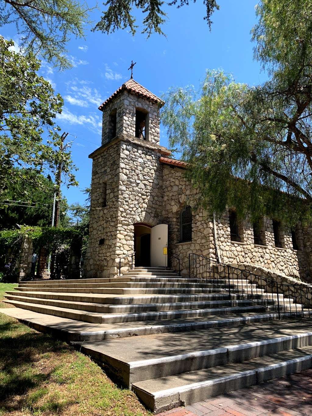 St Lukes of the Mountains Episcopal Church | 2563 Foothill Blvd, La Crescenta-Montrose, CA 91214, USA | Phone: (818) 248-3639
