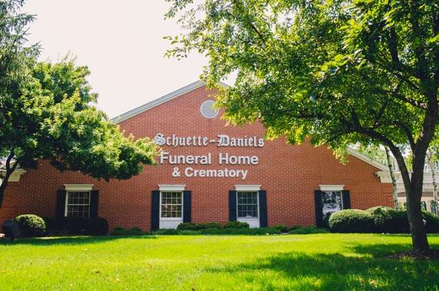 Daniels Family Funeral Home & Crematory | 625 Browns Lake Dr, Burlington, WI 53105, USA | Phone: (262) 763-3434