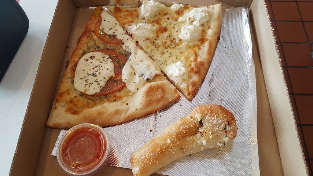 Red Star Pizza 3 Ewing N.J. | 608 Bear Tavern Rd, Ewing Township, NJ 08628, USA | Phone: (609) 406-1600