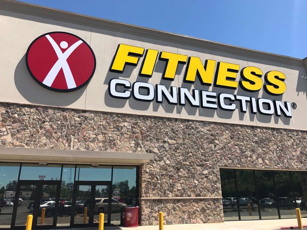 fitness connection east freeway hours
