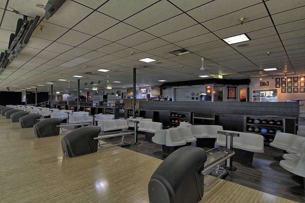 La Habra 300 Bowl | 370 E Whittier Blvd, La Habra, CA 90631, USA | Phone: (714) 526-2058