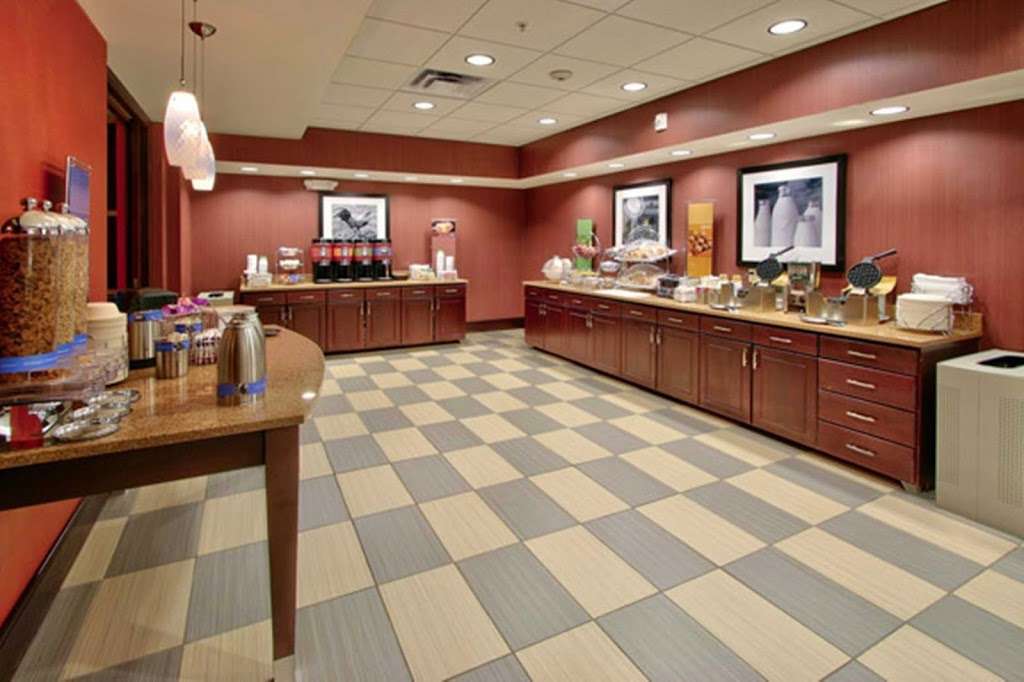 Hampton Inn & Suites Denver/Highlands Ranch | 3095 W, County Line Road, Littleton, CO 80129 | Phone: (303) 794-1800