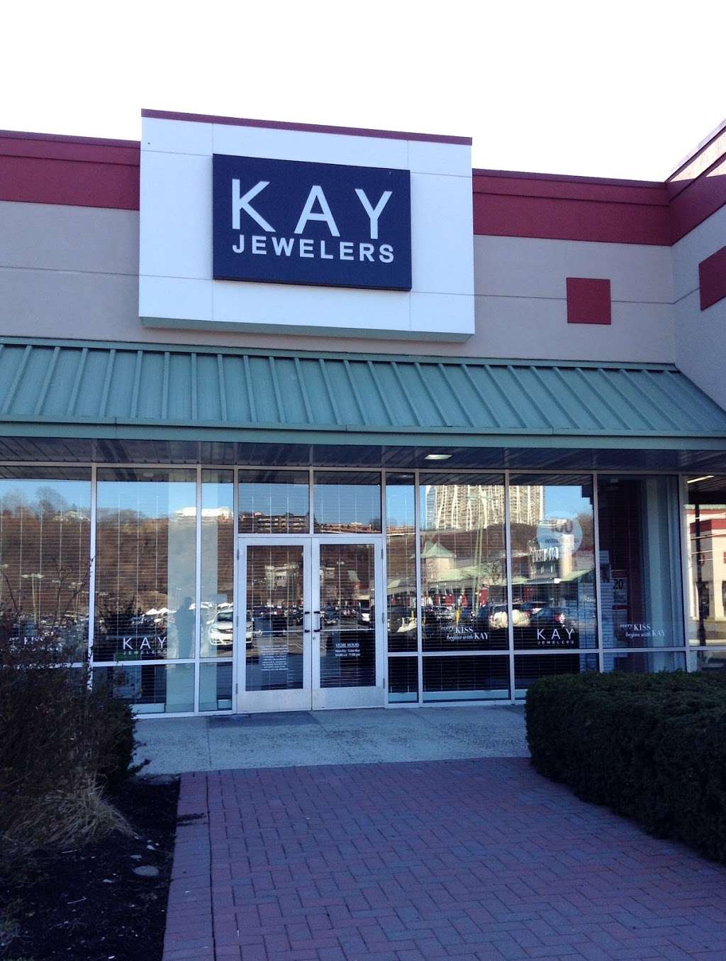 Kay Jewelers | Photo 3 of 6 | Address: 501 River Rd Space 39, Edgewater, NJ 07020, USA | Phone: (201) 313-7941