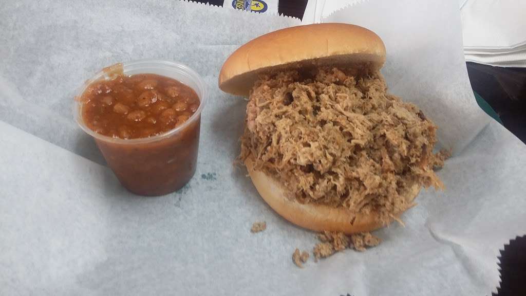 Hank and Tanks BBQ | 408 N Davis St, Hamilton, MO 64644, USA | Phone: (816) 649-8474