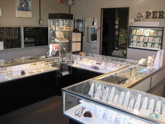 Perella Jewelers | 136 W Emerson St, Melrose, MA 02176, USA | Phone: (781) 665-8900