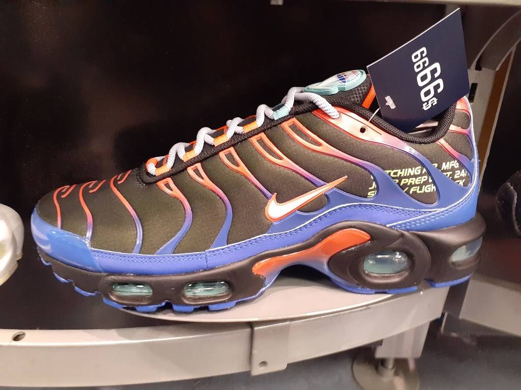Champs Sports | 6048 Sunrise Mall, Citrus Heights, CA 95610, USA | Phone: (916) 961-9884