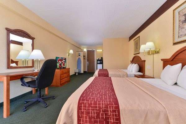 Red Roof Inn & Suites Newark - University | 1119 S College Ave, Newark, DE 19713, USA | Phone: (302) 368-8521