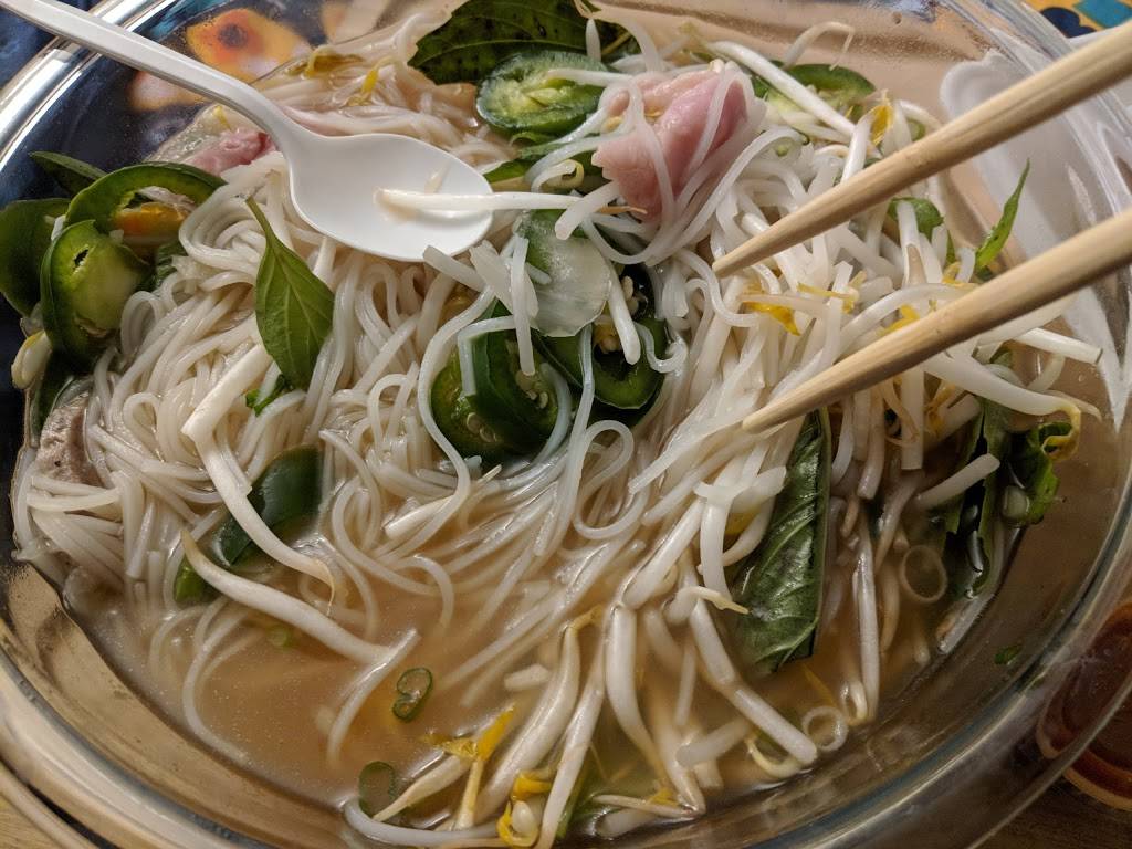 Pho 7 | 10009 E Hampden Ave, Denver, CO 80231, USA | Phone: (303) 752-1065