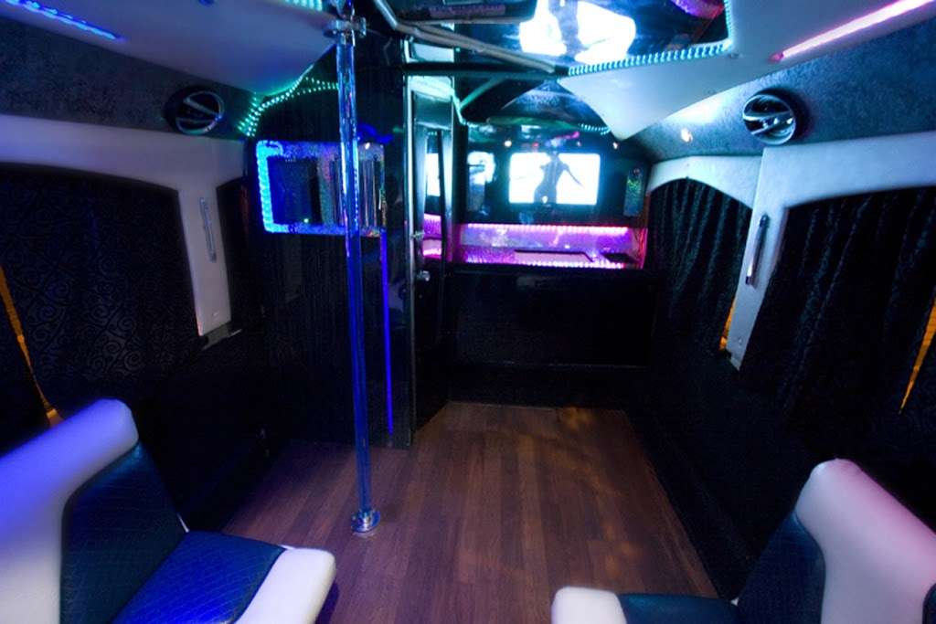 Cali Party Bus | 2244 National Ave, San Diego, CA 92113, USA | Phone: (858) 345-5275