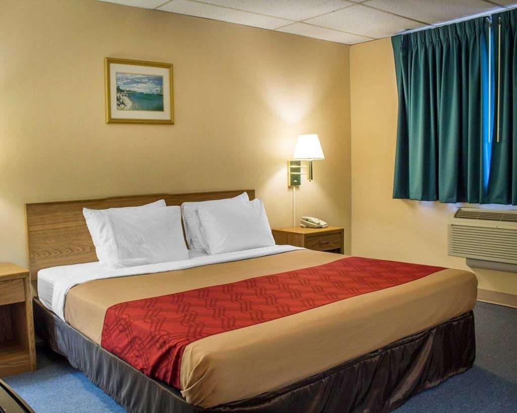 Econo Lodge | 10 Woodmere Dr, Drums, PA 18222, USA | Phone: (570) 788-4121