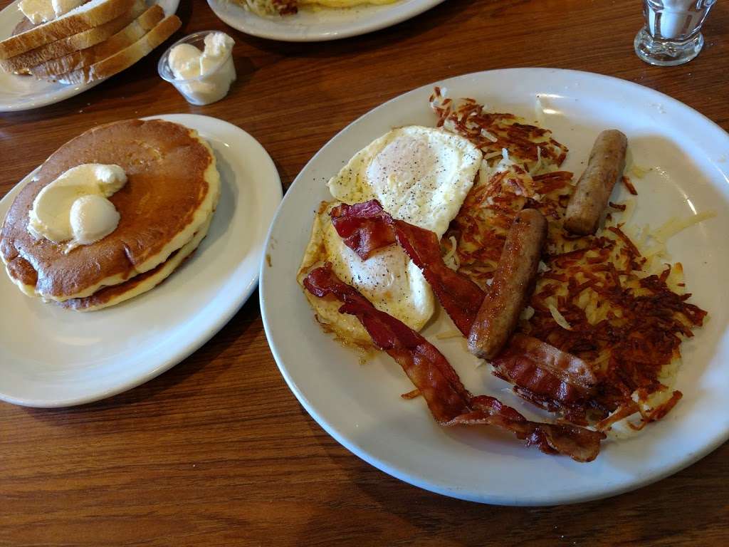 Dennys | 9312 Rosecrans Ave, Bellflower, CA 90706, USA | Phone: (562) 920-0772