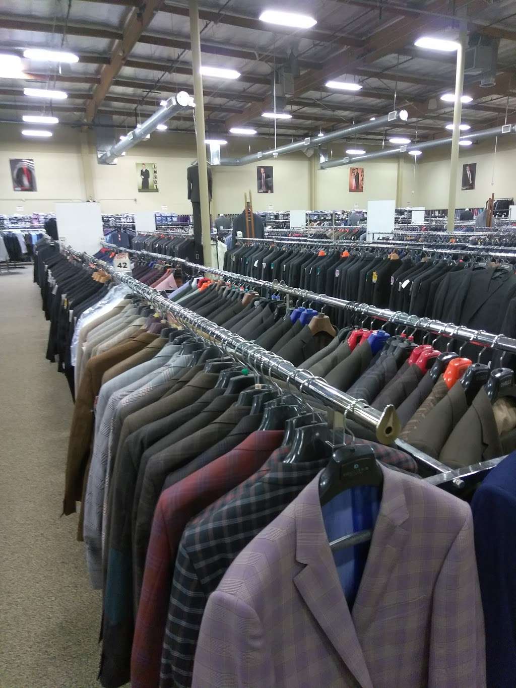 3 Day Suit Broker | 1361 W 190th St, Gardena, CA 90248, USA | Phone: (310) 243-1150