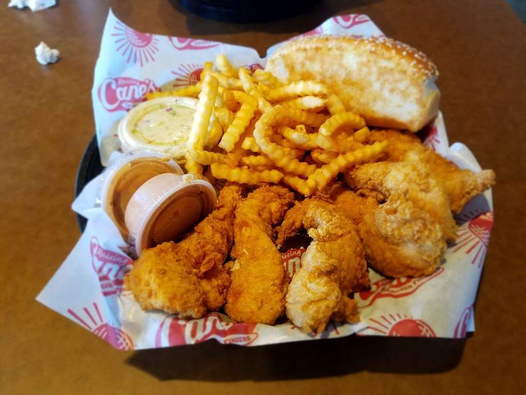 Raising Canes Chicken Fingers | 110 N Stephanie St, Henderson, NV 89074, USA | Phone: (702) 971-2388