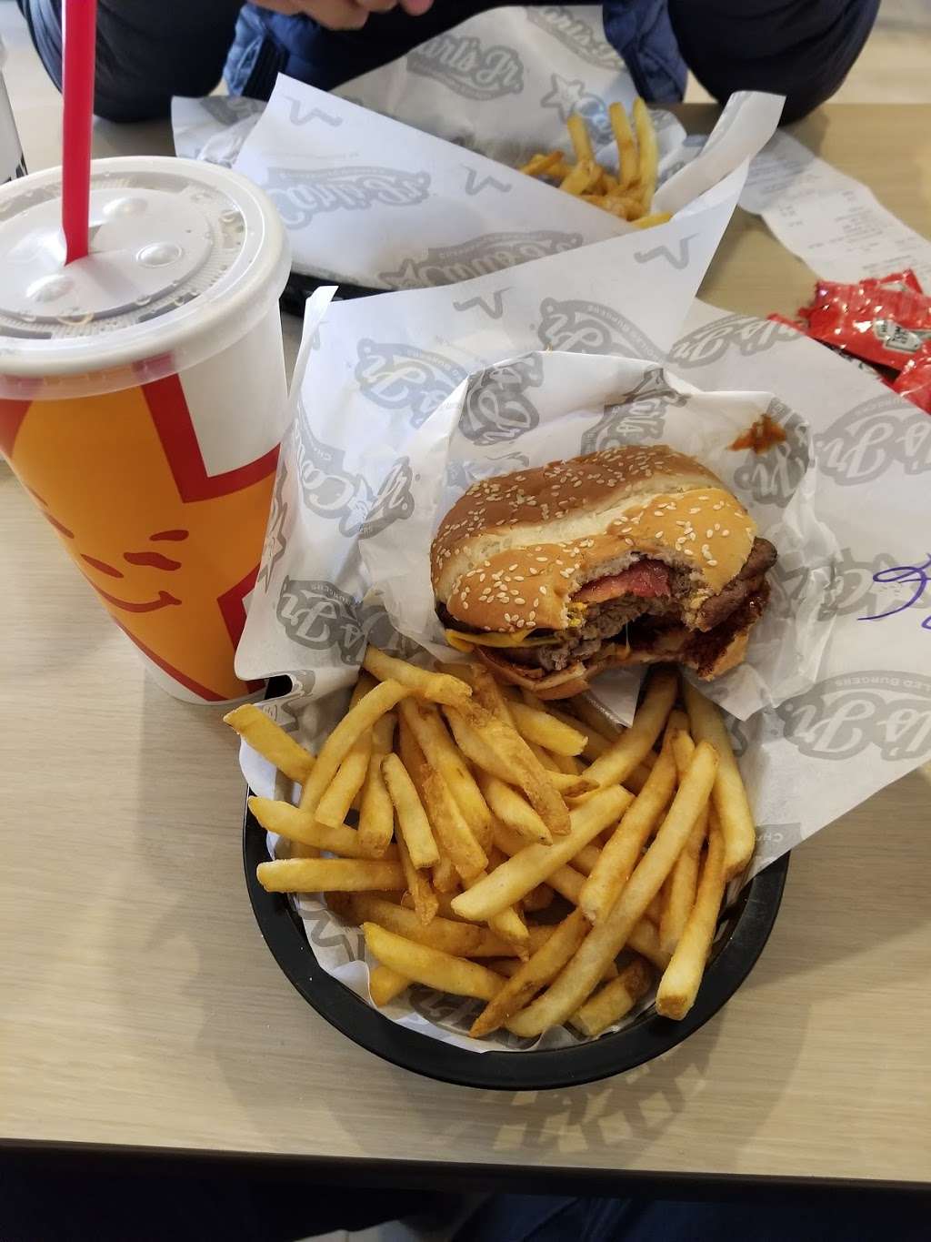 Carls Jr. | Centro Comercial Pacífico, Lib. Sur 7501, Industrial Pacifico, 22643 Tijuana, B.C., Mexico | Phone: 800 732 2757