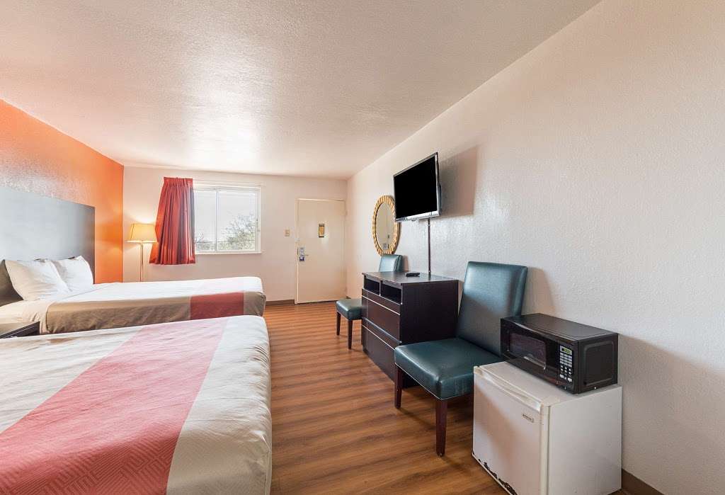 Motel 6 San Antonio I-10 West | 6015 W IH 10, San Antonio, TX 78201, USA | Phone: (210) 737-1855