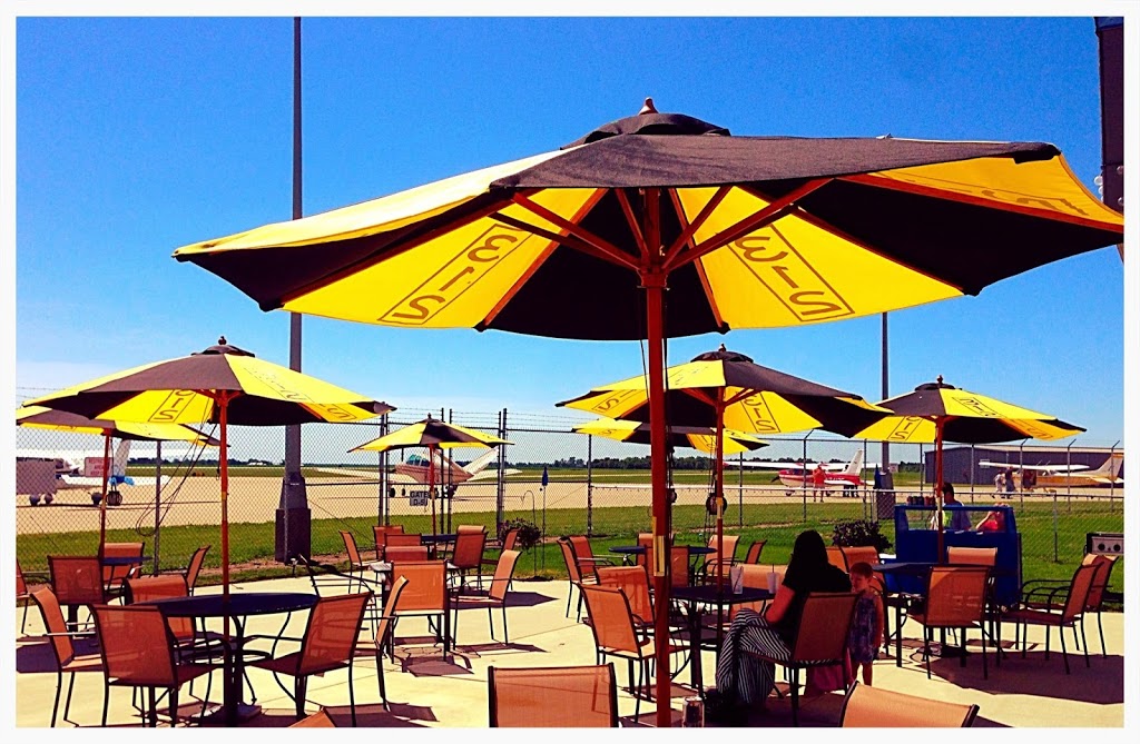 High Flyers Grille | 16 Terminal Dr, East Alton, IL 62024, USA | Phone: (618) 251-8500