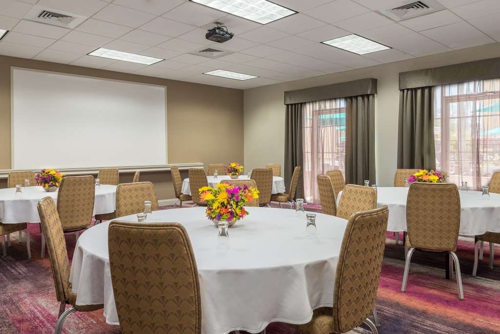 Homewood Suites by Hilton Orlando-UCF Area | 3028 N Alafaya Trail, Orlando, FL 32826 | Phone: (407) 282-0067