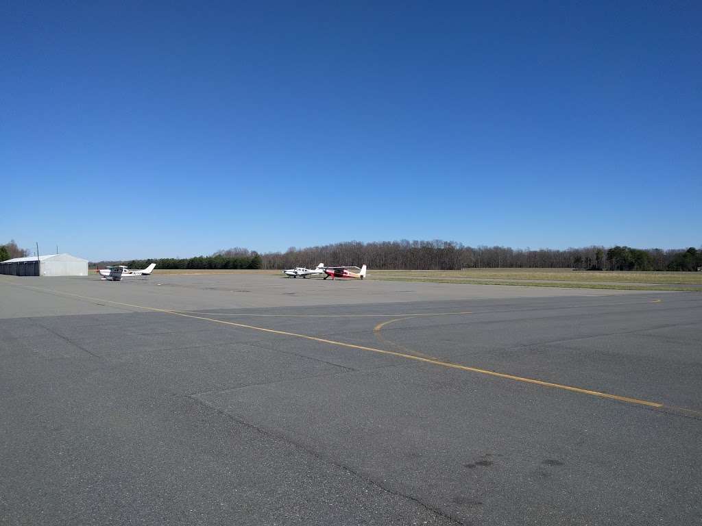 Gastonia Municipal Airport | 1126 Gaston Day School Rd, Gastonia, NC 28056, USA | Phone: (704) 869-7844