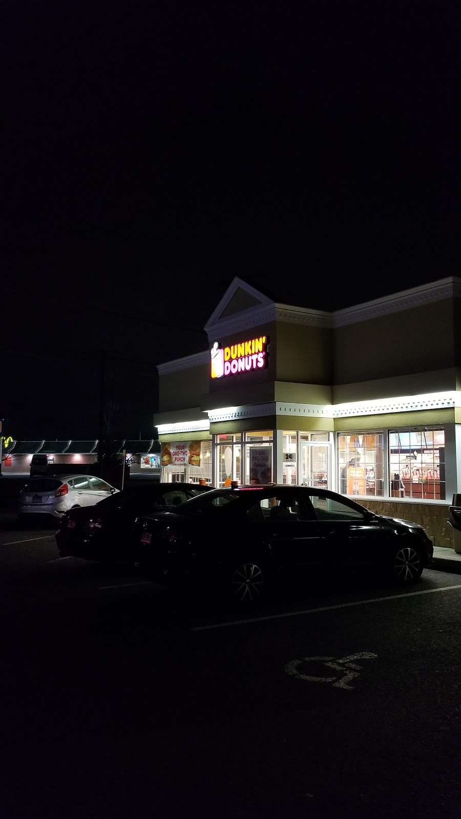 Dunkin Donuts | 593 Post Rd, Fairfield, CT 06824, USA | Phone: (203) 255-3366