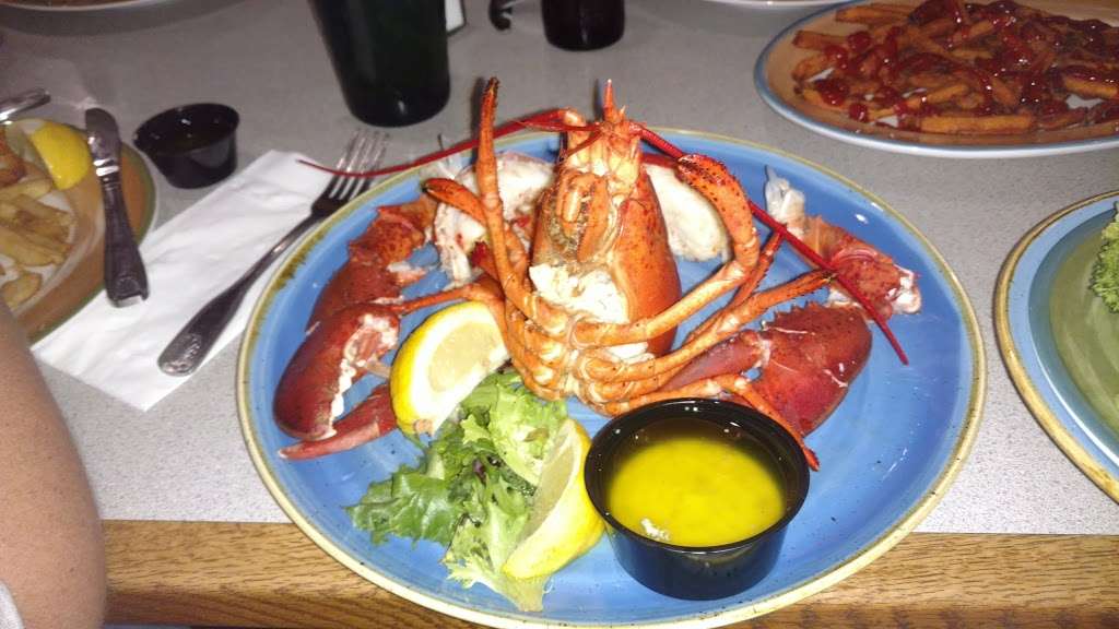 Lobster Tail Restaurant & Lounge | 4 Cobbetts Pond Rd, Windham, NH 03087, USA | Phone: (603) 890-5555