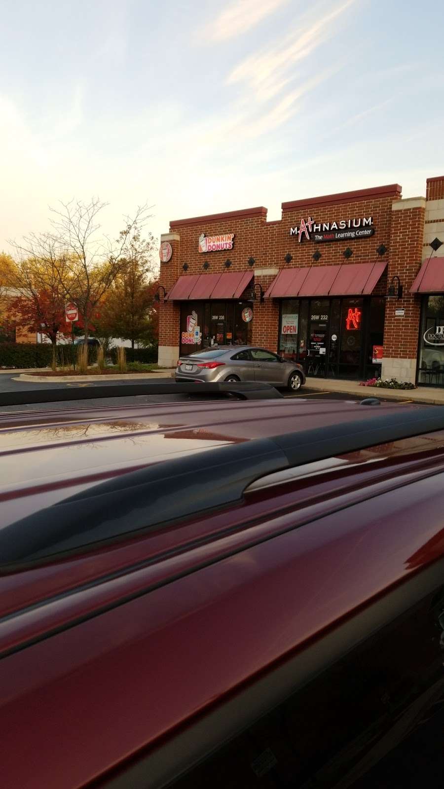Dunkin Donuts | 26w220 Geneva Rd, Carol Stream, IL 60188, USA | Phone: (630) 665-7781