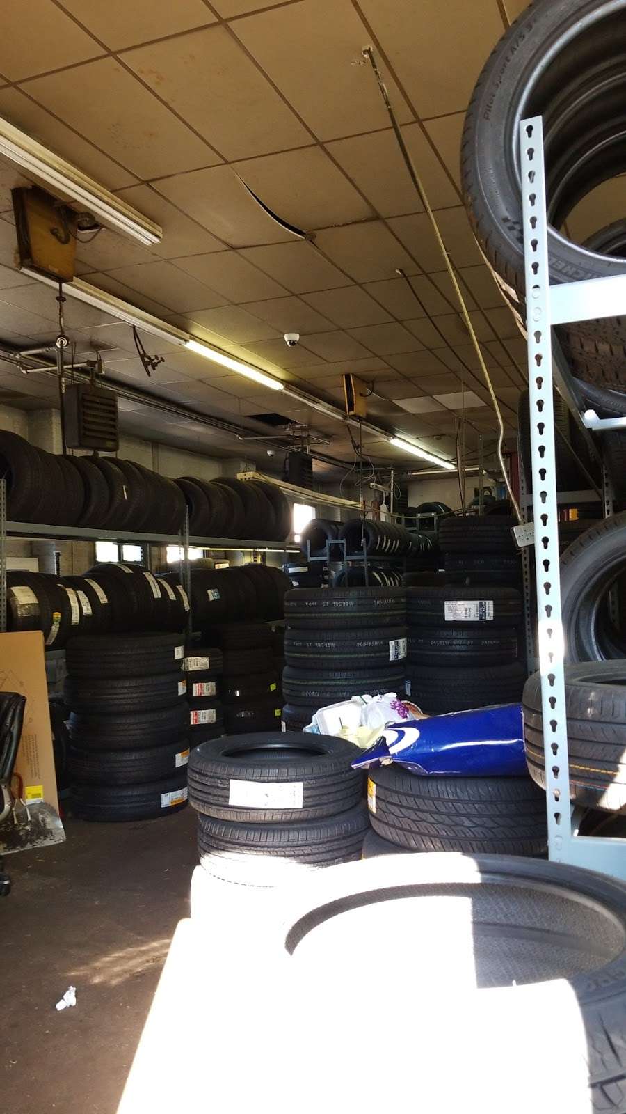 Momentum Tire and Wheel | 1045 Bloomfield Ave, West Caldwell, NJ 07006, USA | Phone: (973) 840-1722
