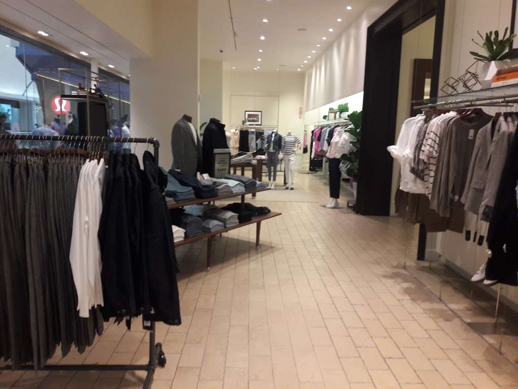 Banana Republic | 1 Garden State Plaza Blvd, Paramus, NJ 07652, USA | Phone: (201) 291-0955