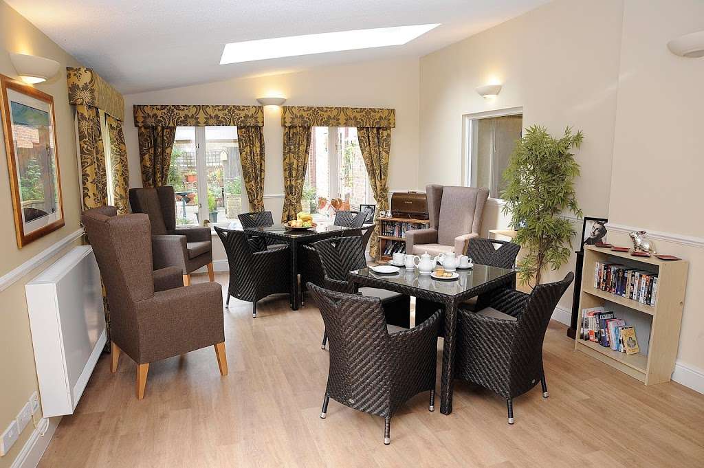 Tadworth Grove Care Home - Bupa | The Avenue, Tadworth, Nr Epsom KT20 5AT, UK | Phone: 01737 813695