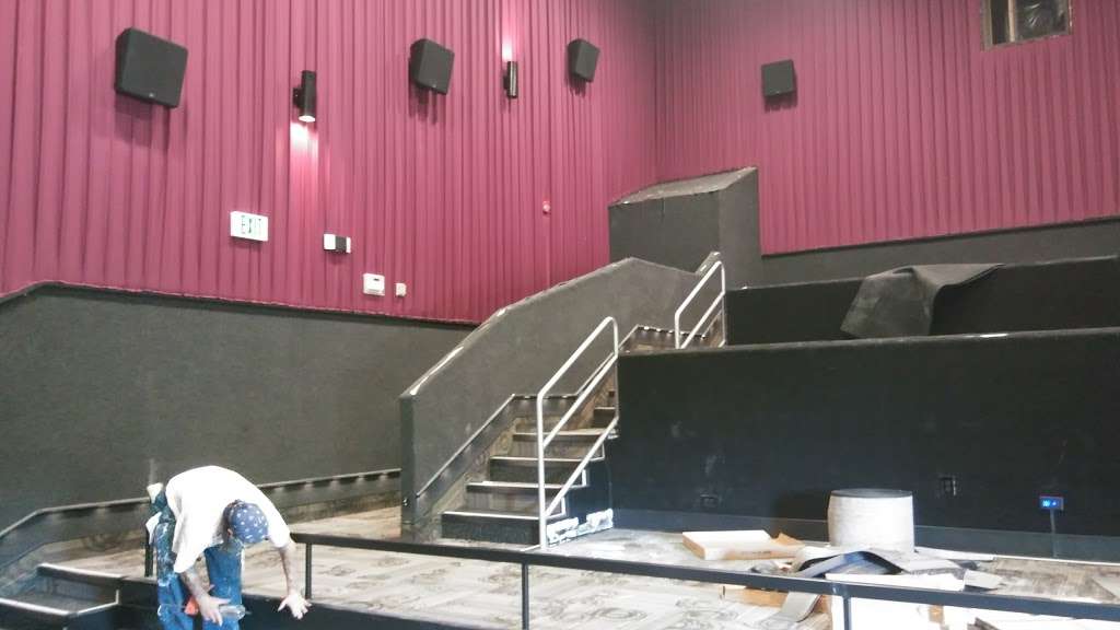 Regal Cinemas Noblesville 10 | 10075 Town and Country Blvd, Noblesville, IN 46060, USA | Phone: (844) 462-7342