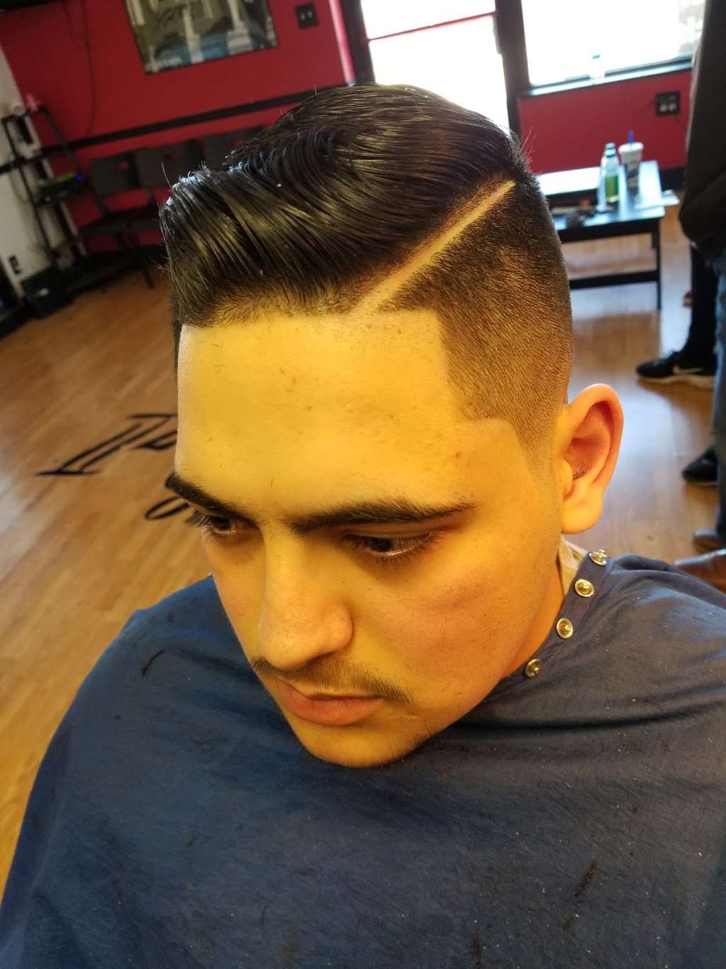 LA FAMILIA BARBER PARLOR | 1035 E Ridge Rd, Griffith, IN 46319, USA | Phone: (219) 237-6974