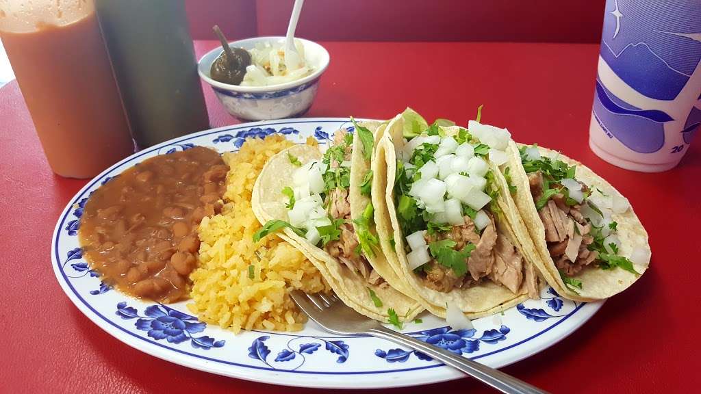 Tacos Carnitas Lindo Michoacan | 26498 Base Line St, Highland, CA 92346, USA | Phone: (909) 863-2991