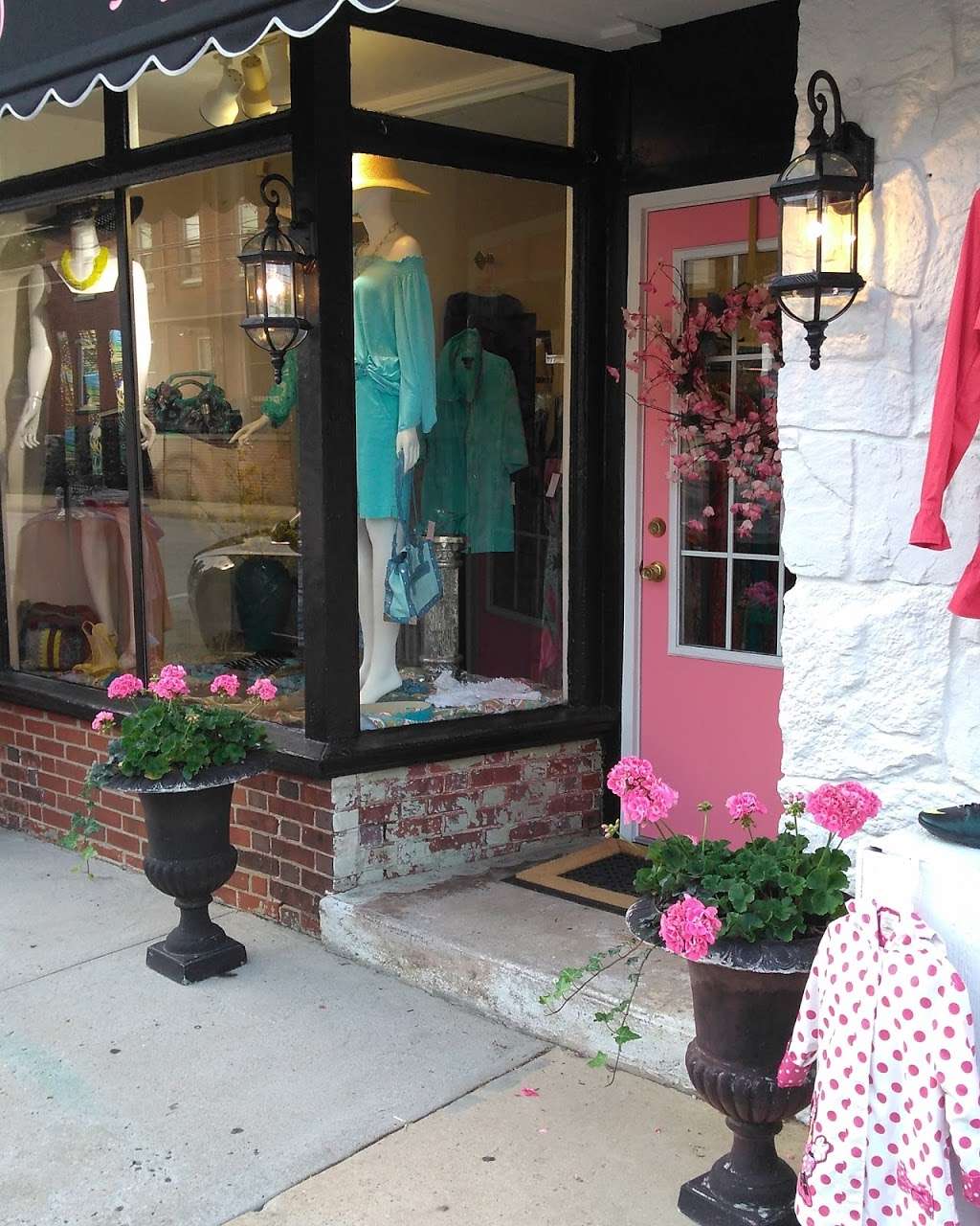 Maria Fes Upscale Consignment | 117 E King St, Malvern, PA 19355 | Phone: (610) 407-4570