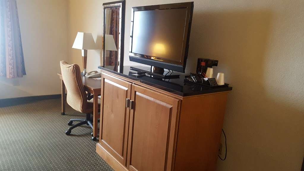 Drury Inn & Suites San Antonio Near La Cantera Pkwy | 15806 I-10, San Antonio, TX 78257, USA | Phone: (210) 696-0800